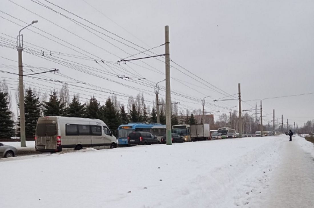 Пензенцы посоветовали водителям искать пути объезда из-за пробки в Арбекове