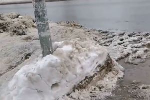 Жители Пензы жалуются на нечищенные переходы рядом с остановками