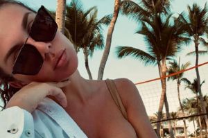 «Богиня!» Анна Седокова продемонстрировала загар и накаченные ягодицы