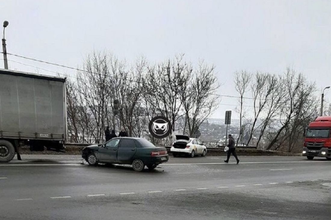 На трассе М-5 в Пензе в ДТП попала машина «Яндекс. Такси»