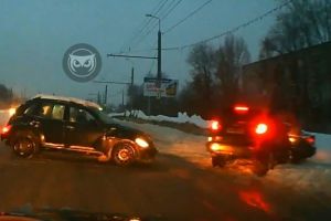 В соцсети появилось видео с моментом аварии на улице Чаадаева в Пензе
