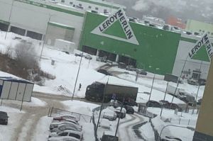 Застрявшая в Пензе фура перекрыла проезд для других машин