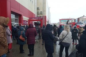 Очевидцы сообщают о пожаре в бургерной в Кузнецке