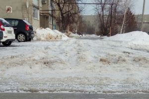 Жители Пензенской области пожаловались на «ледяные барханы» под ногами и на дорогах