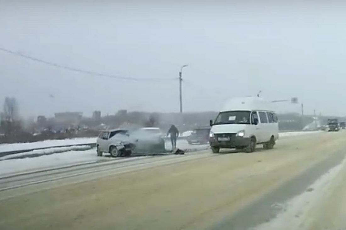Момент жесткой аварии на трассе «Урал» в Пензе попал на видео