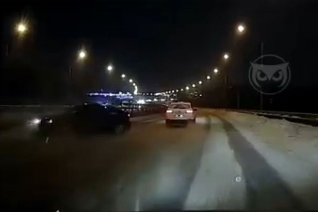 На видео попал момент внезапной аварии на пензенском путепроводе