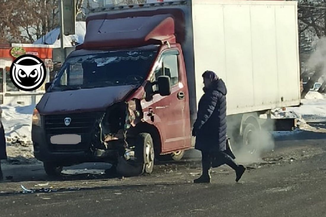 Жесткая авария у пензенского автовокзала спровоцировала пробку