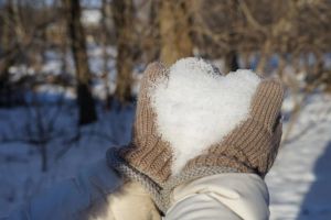 Как быстро согреть руки зимой