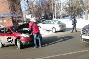 После ДТП в центре Пензы машины «разбросало» по дороге