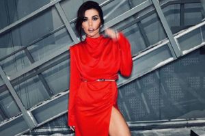Анна Седокова без колготок и в босоножках вышла на снег ради фото