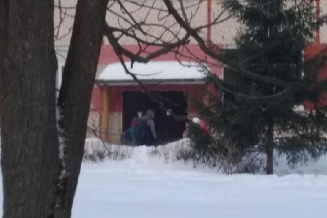 В Пензе в мороз дети мерзли у запертой двери школы