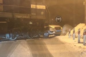 Ночью в Пензе иномарка угодила под тепловоз