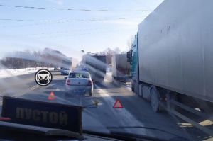 Авария с тремя авто спровоцировала пробку на трассе М-5