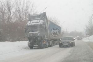 Из-за сломанной фуры под Пензой образовалась большая пробка