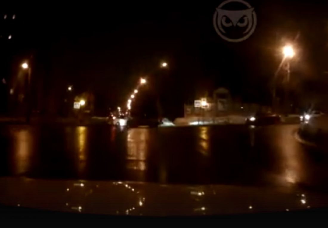В Пензе на видео попал момент ДТП на перекрестке улиц Свердлова и Калинина