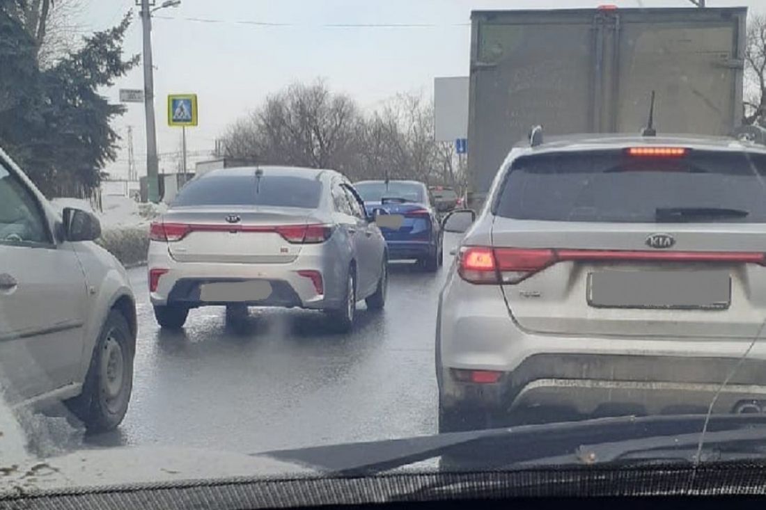 Пензенских автомобилистов предупредили о большой пробке в городе