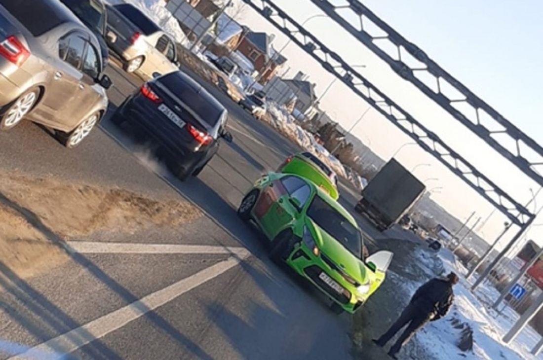 В Пензе после ДТП два автомобиля вылетели на «встречку»