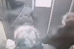 В Заречном подростки украли из лифта снимающую их камеру
