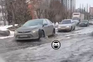 В Пензе затопило проезжую часть Тернопольской улицы