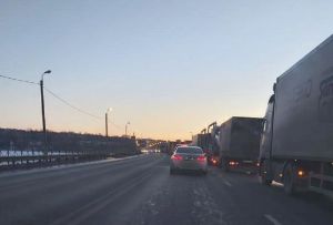 Под Пензой водители изнывают в километровой пробке