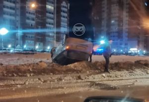 В Пензе в Арбекове машина перевернулась на крышу