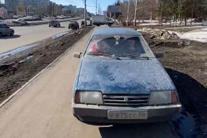 Автобеспредел. В Пензе водитель поехал по тротуару. Видео