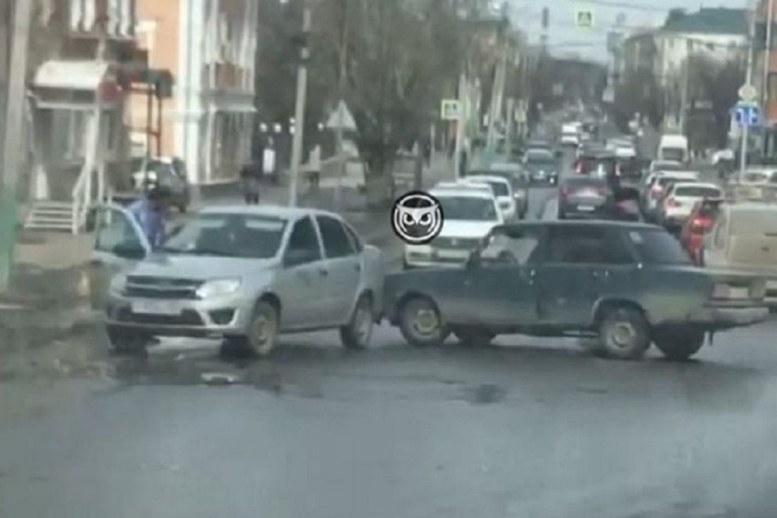 Из-за аварии в центре Пензы образовалась пробка. Фото
