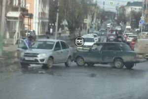 Из-за аварии в центре Пензы образовалась пробка. Фото