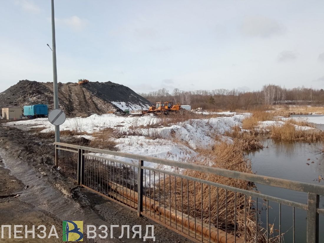 За состояние ручья рядом с захоронением грязного снега боятся в Пензе