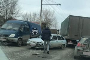 В районе Пенза-III случилась жесткая тройная авария. Фото