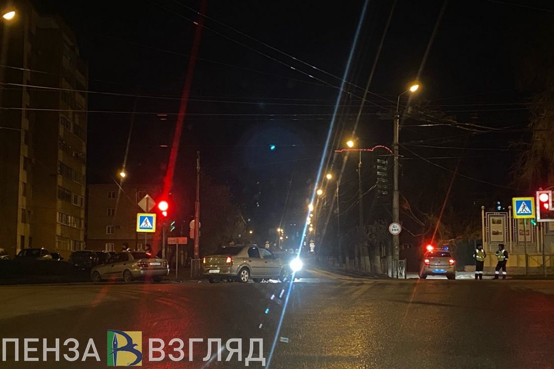 На перекрестке Калинина и Свердлова в Пензе столкнулись две иномарки