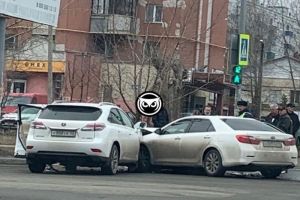 На перекрестке в Пензе произошла авария с участием автомобиля «Lexus»