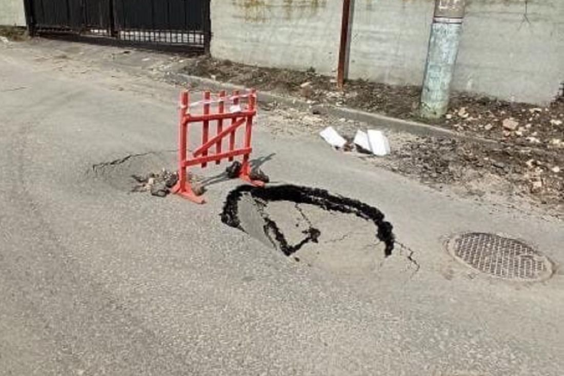 В Пензе в оживленном месте провалился асфальт