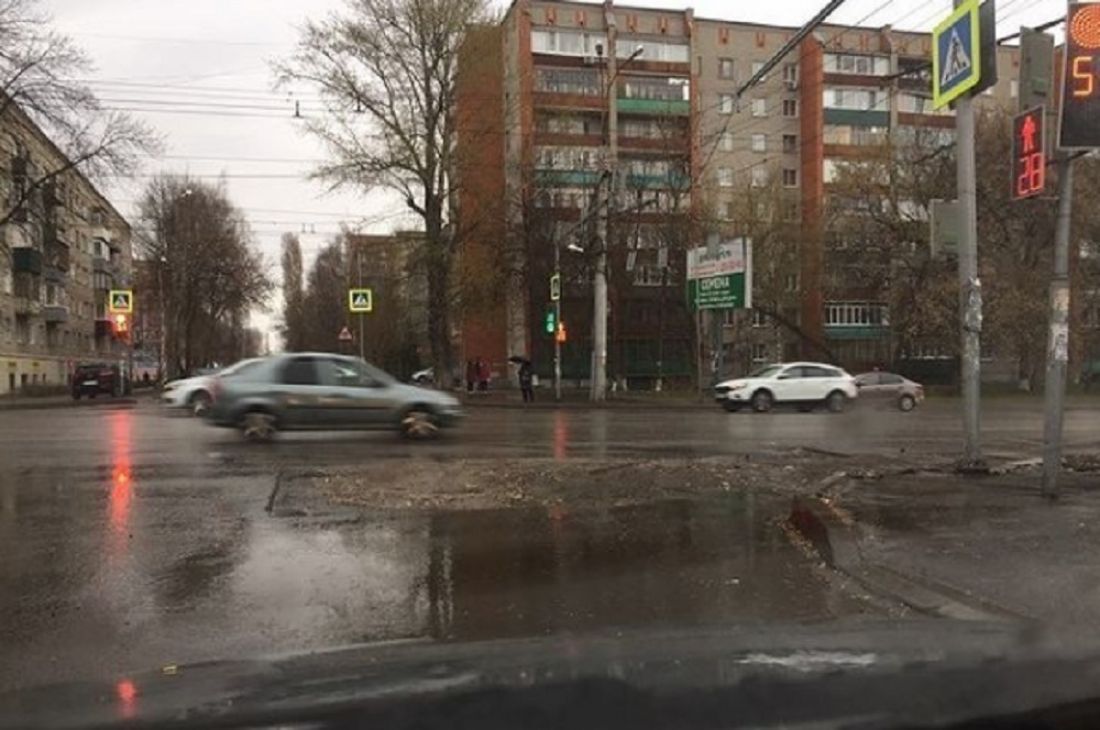 Пензенцы жалуются на провалившийся асфальт в районе автовокзала