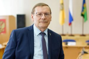 Стало известно, чем владеет и сколько заработал глава Заречного Климанов