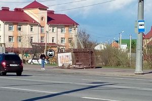 В Терновке упал остановочный павильон