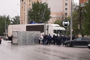 На улице Ленина в Пензе опрокинулась грузовая «ГАЗель»