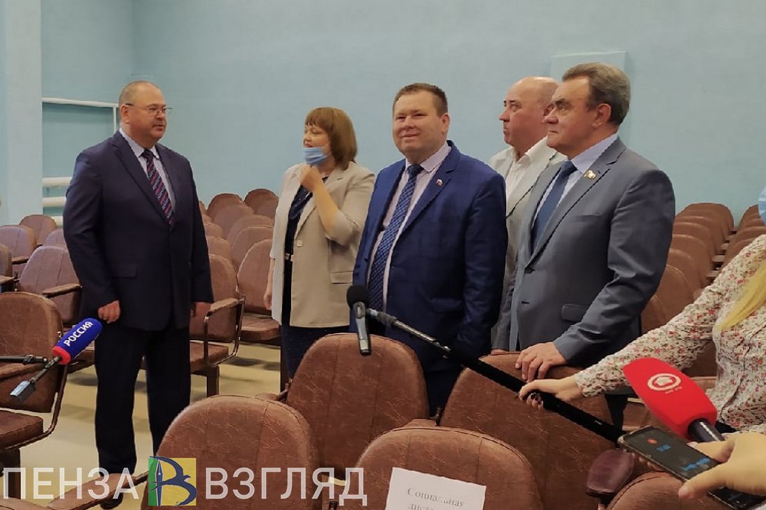 Мельниченко поручил выделить почти 1 миллион рублей на оснащение ДК в Лопатинском районе