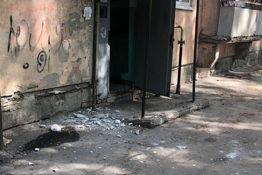 Житель Пензы показал дом с отваливающейся стеной. Фото