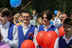 Мельниченко поздравил выпускников Пензенской области с «последним звонком»