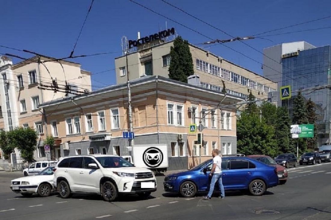 В двух районах Пензы из-за ДТП оказалась перекрыта дорога