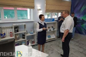 Мельниченко посетил отремонтированную модельную библиотеку в Лунино