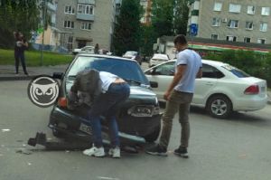 В жестком ДТП на Западной поляне в Пензе сильно пострадал автомобиль