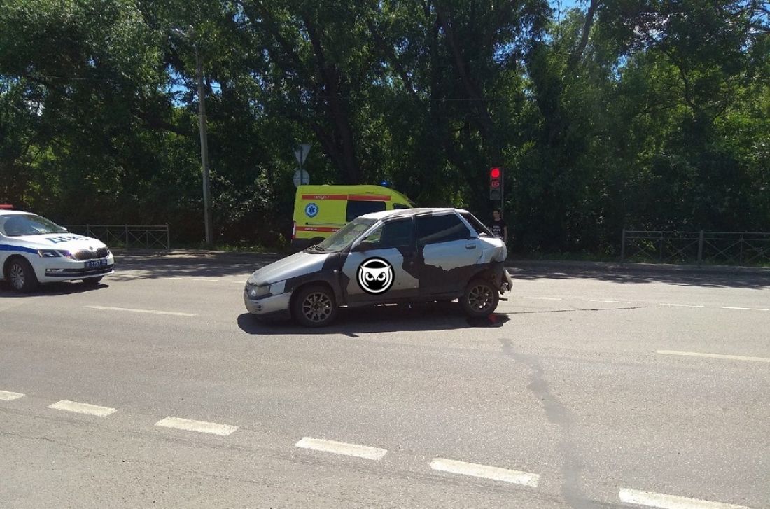 В Пензе два авто после ДТП получили серьезные повреждения
