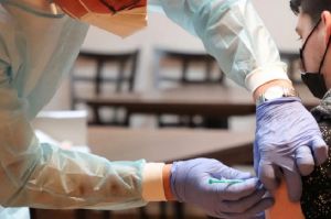 Студентам рекомендуют сделать прививку от Covid-19 до середины июля