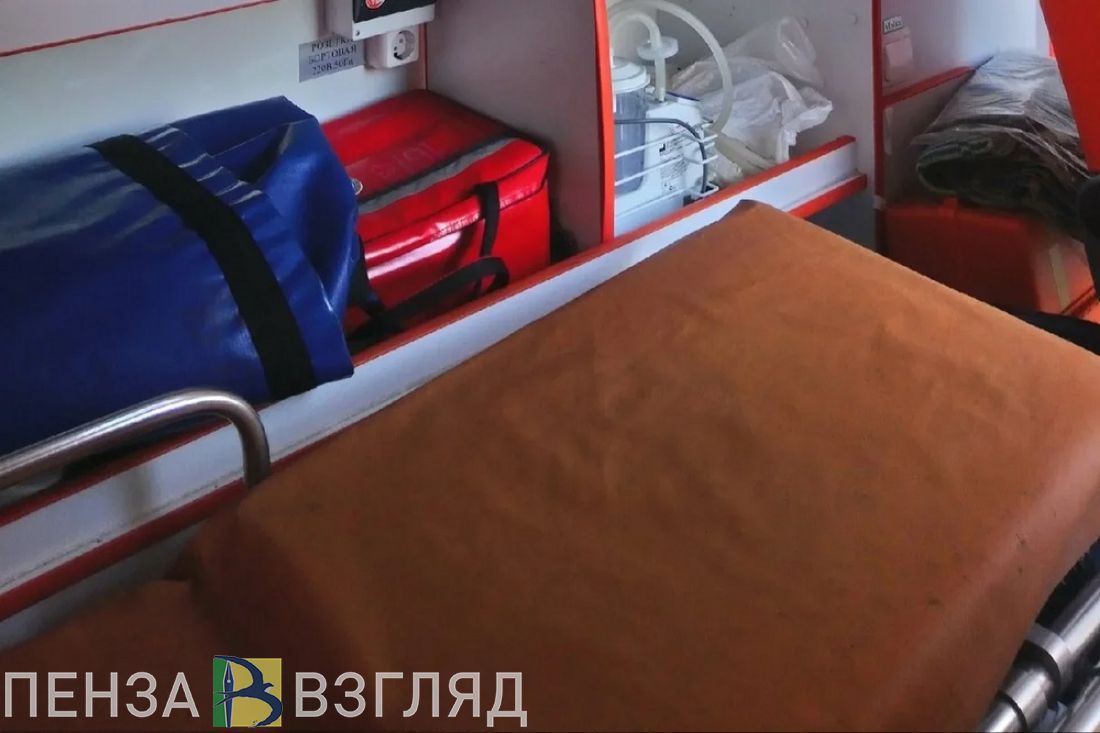 К месту ночного ДТП в Пензе прибыла «скорая»