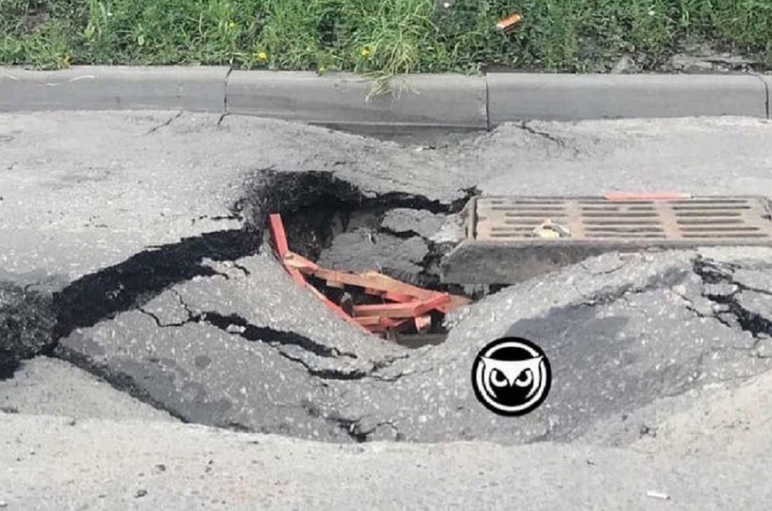 Соцсети: в центре Пензы провалился асфальт