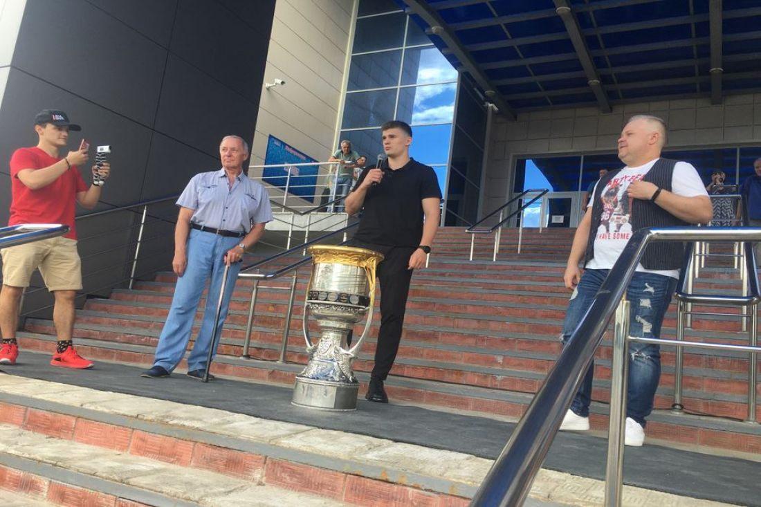 Клим Костин привез в Пензу Кубок Гагарина