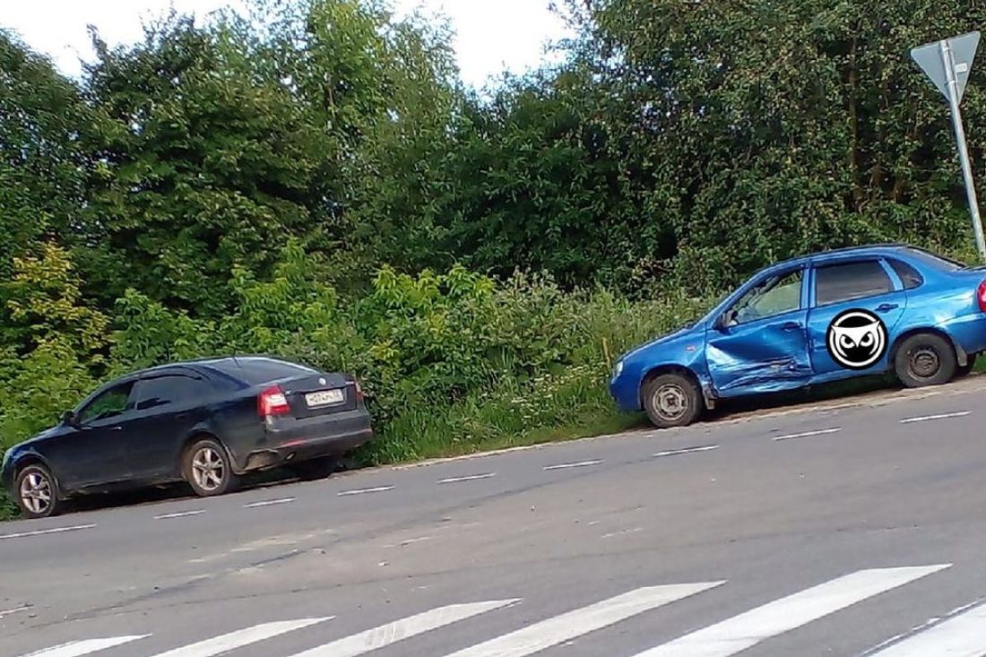 В Пензе легковушка осталась с вмятинами после ДТП