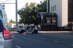 В Пензе легковушка получила серьезные повреждения в ДТП